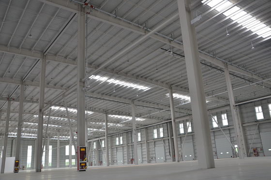 Các tòa nhà khung thép giá cả phải chăng / tùy chỉnh cho các dự án chế tạo sẵn công nghiệp nhanh