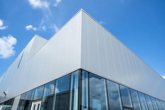 Xây dựng thép công nghiệp kho với mái nhà và tường cách nhiệt