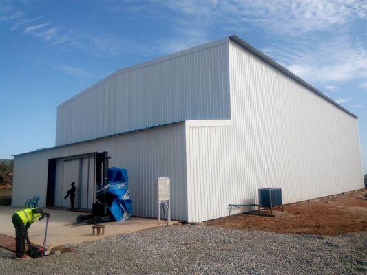 Các tòa nhà thép hiện đại cho các dự án công nghiệp và xây dựng thương mại