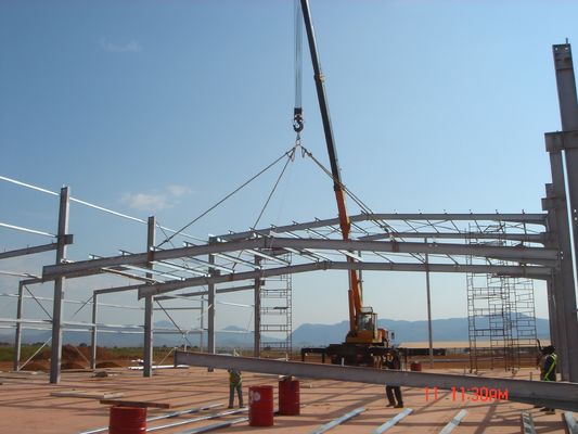 Nhà kho kết cấu thép nhẹ với khung dầm H Q355